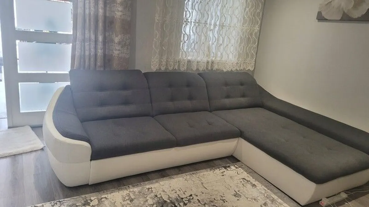 couch - Image 1