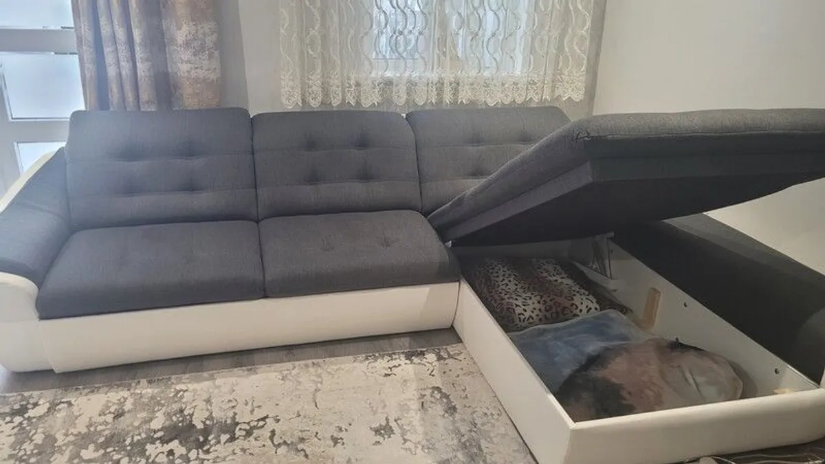 couch - Image 3