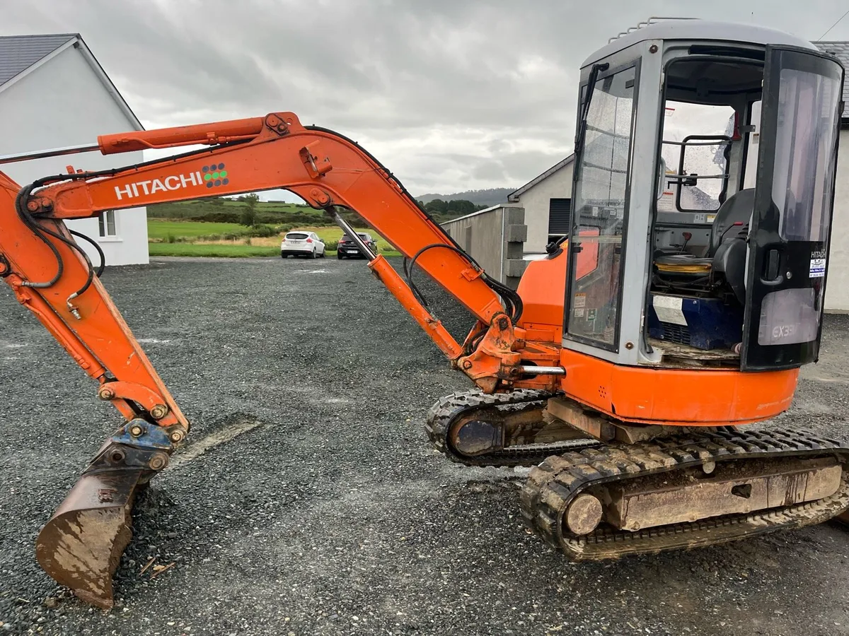 Hitachi zero swing mini digger - Image 1