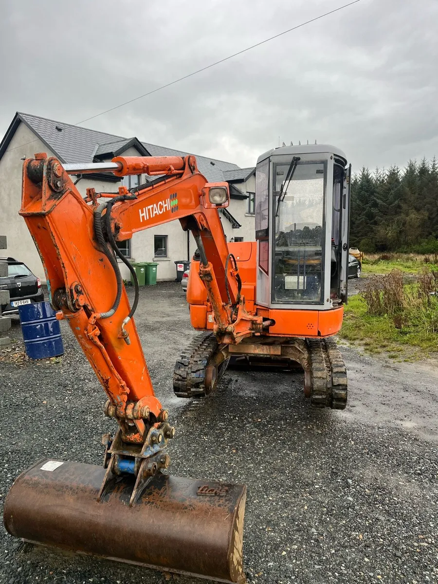 Hitachi zero swing mini digger - Image 2