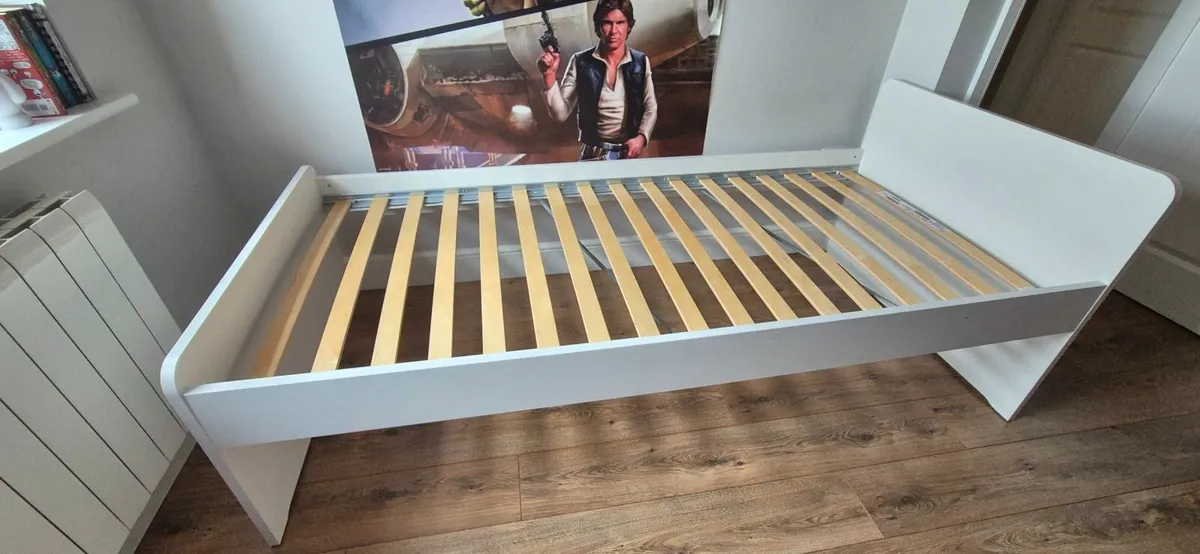 Kids bed frame with slatted base - Image 1