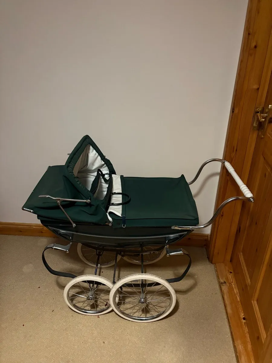 Silver cross dolls pram - Image 1