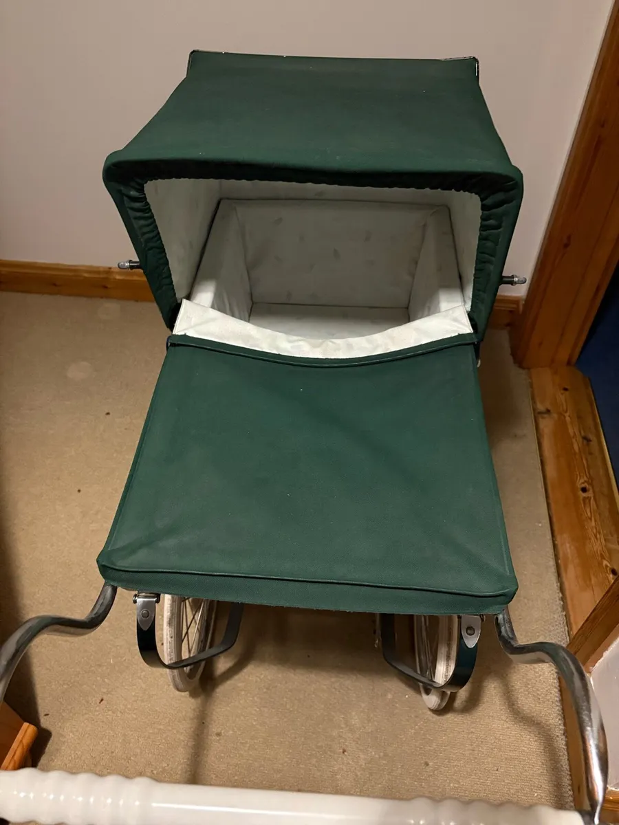 Silver cross dolls pram - Image 2