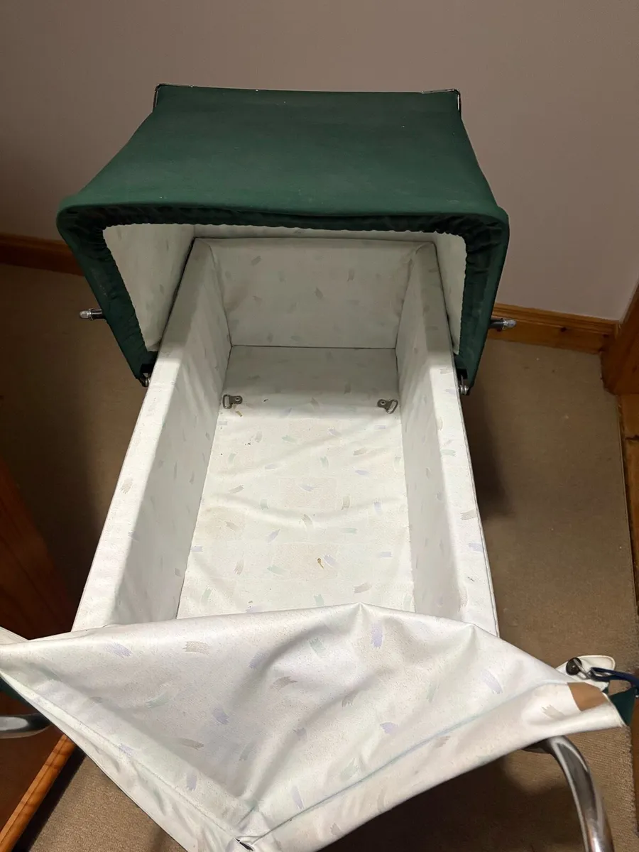 Silver cross dolls pram - Image 4