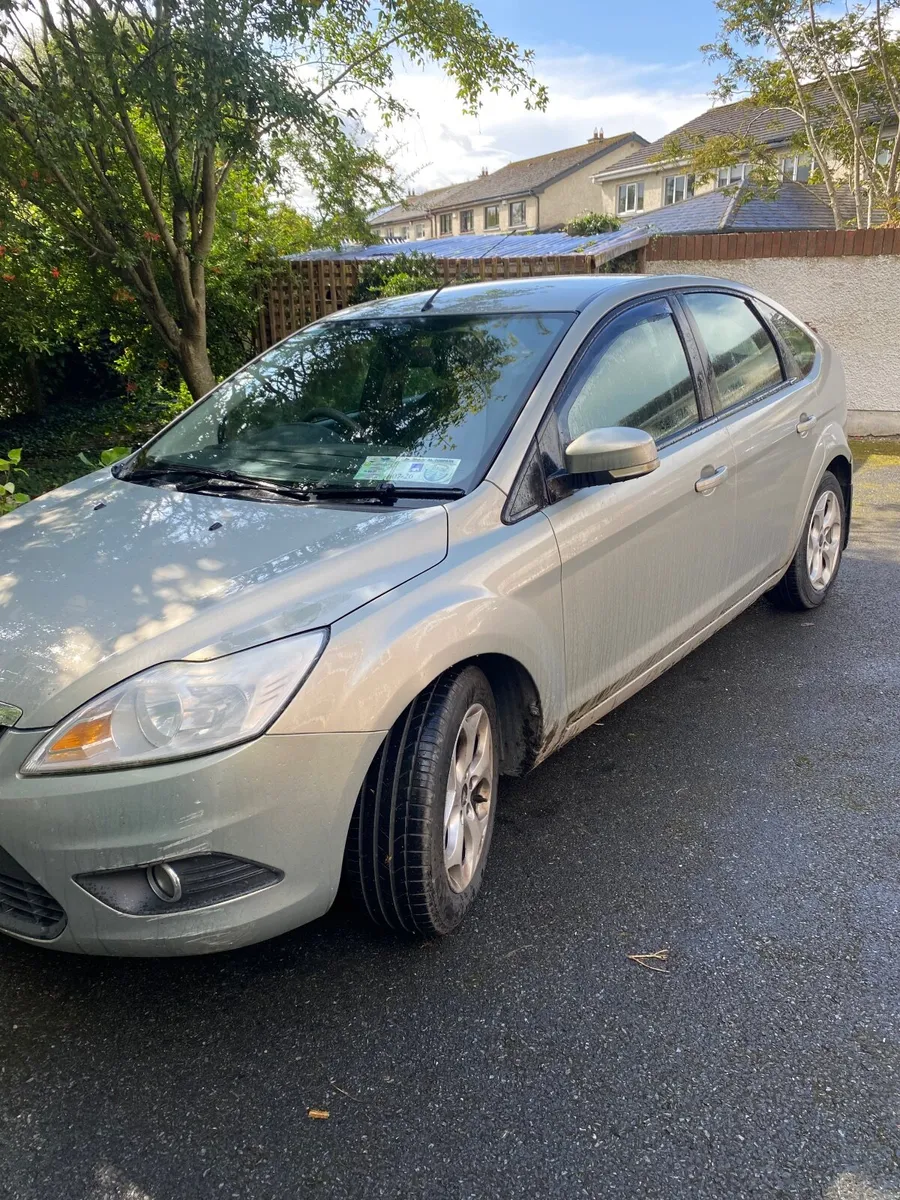 Ford Focus 2010 - Image 2