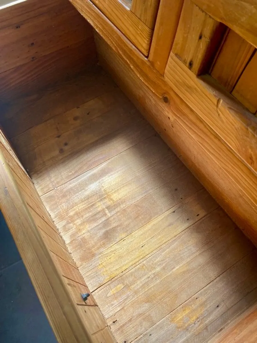 Beautiful old wood chest of drawers - Image 2