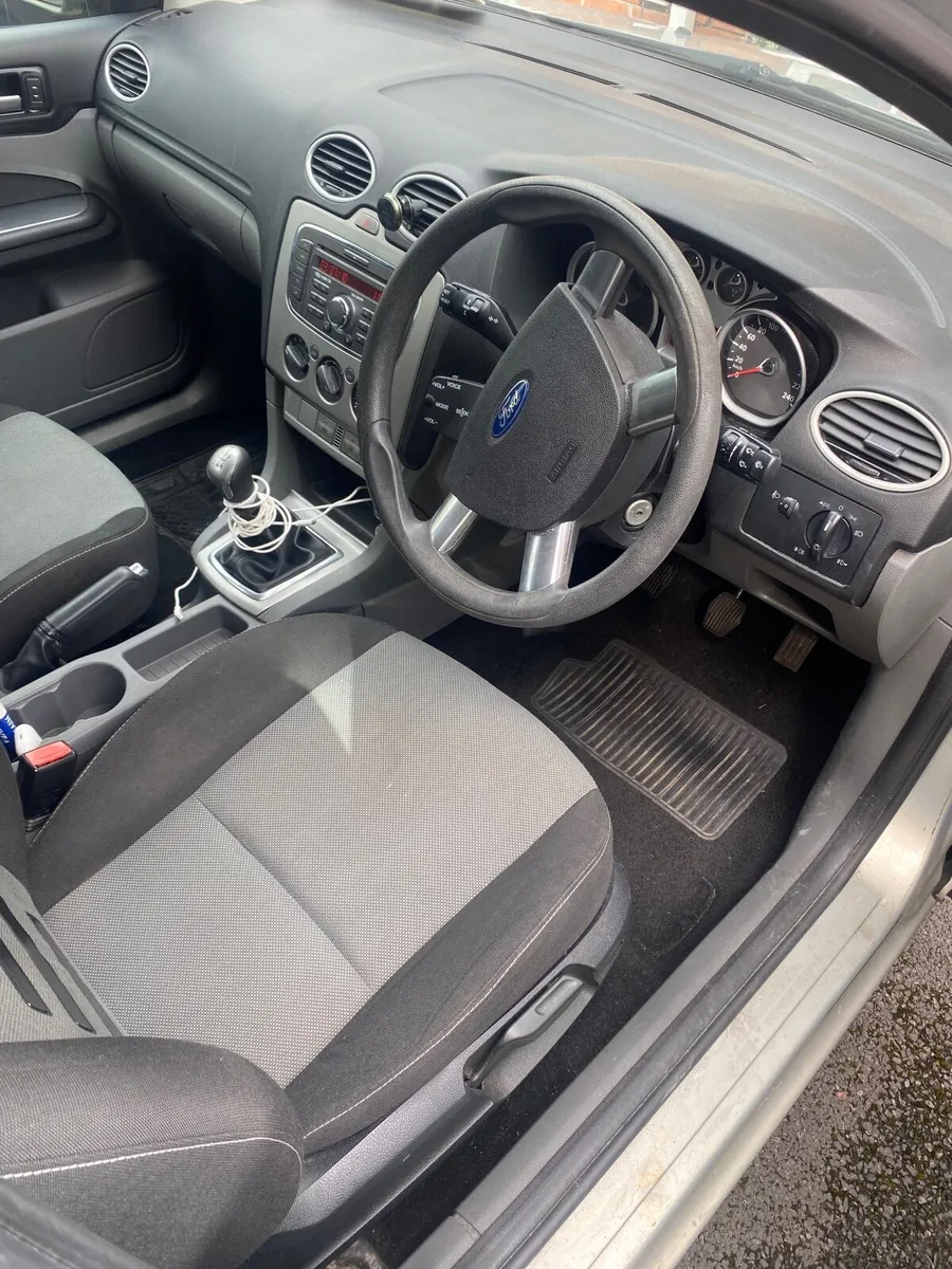 Ford Focus 2010 - Image 4