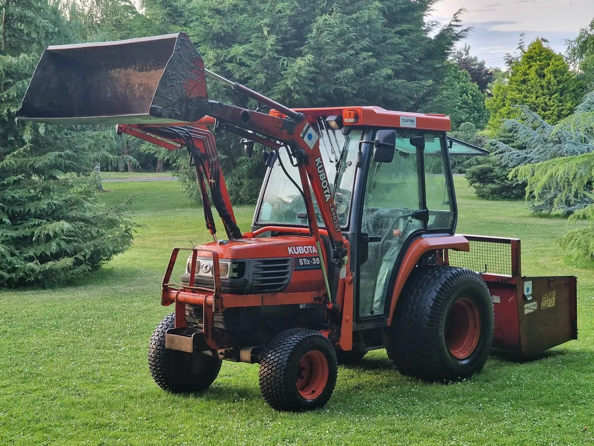 Kubota STA35 Compact Tractor - Image 1