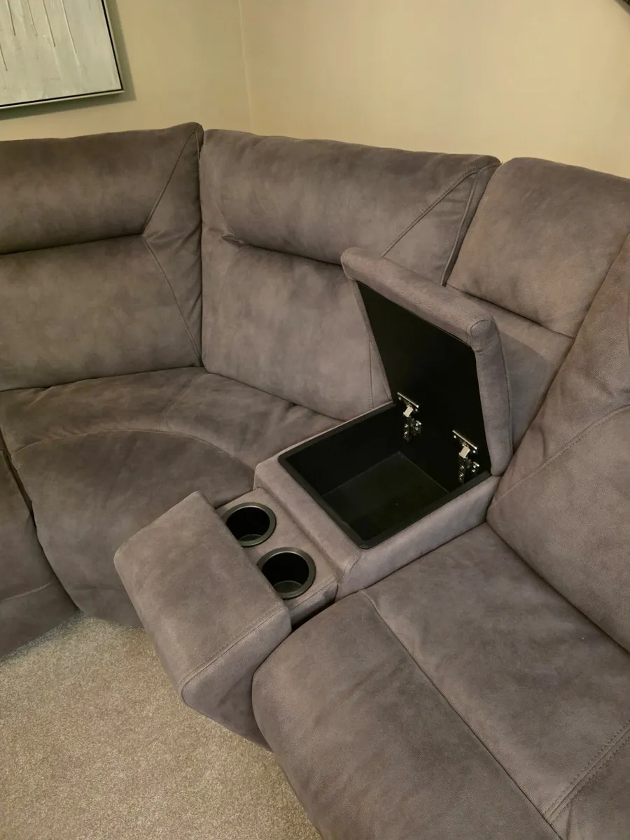Corner couch - Image 4