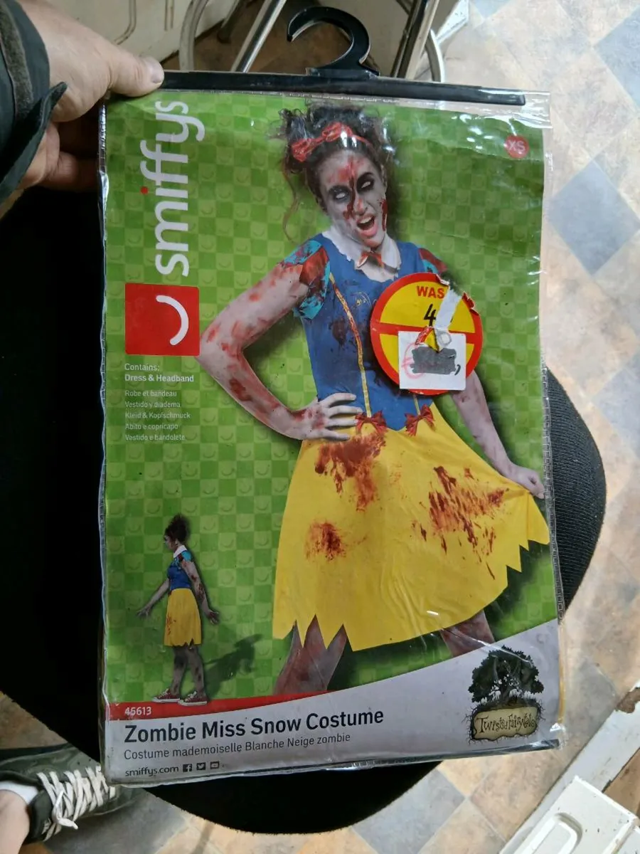 Halloween costumes - Image 1
