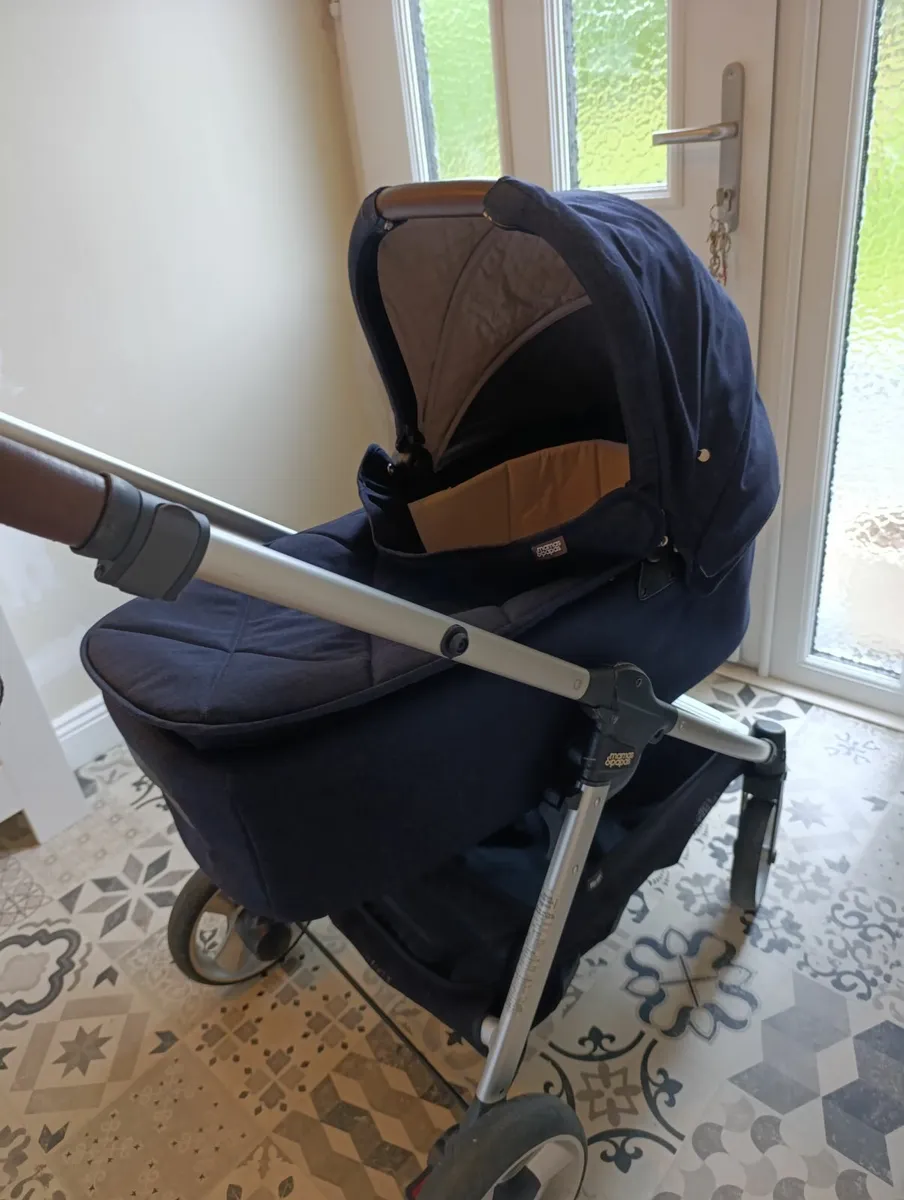 Pram - Image 1