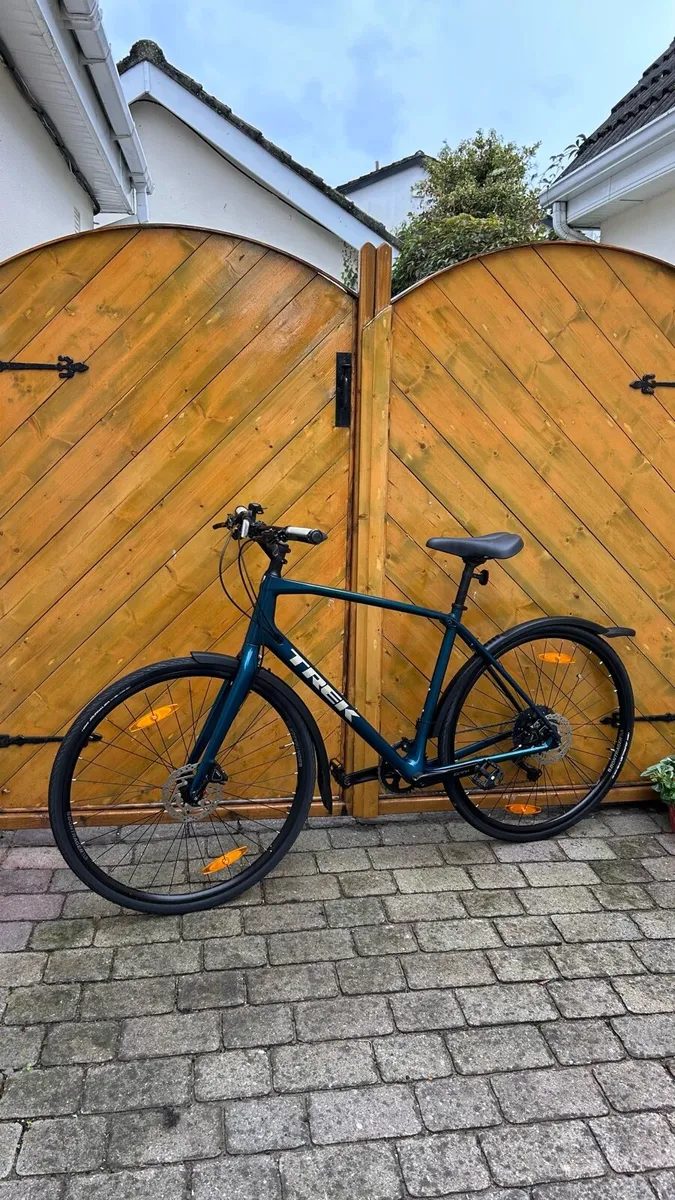 Carbon Trek FX4 Sport - Image 1