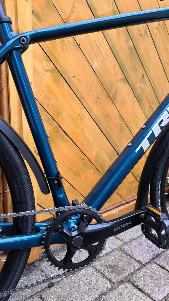 Carbon Trek FX4 Sport - Image 3