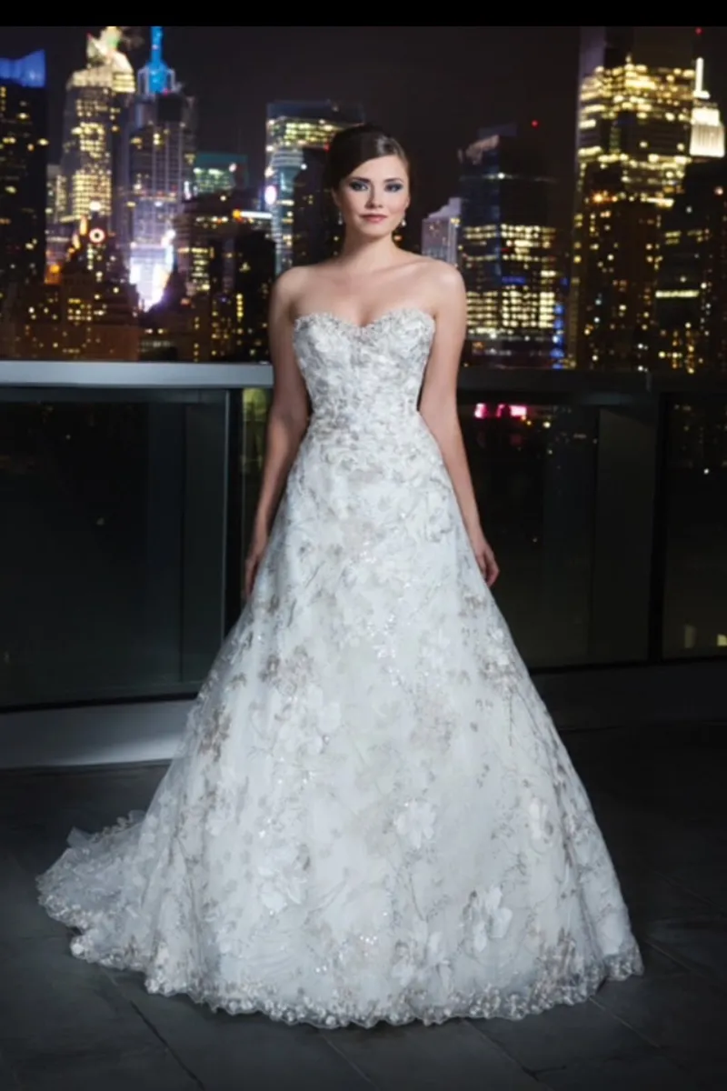 Wedding dress - Image 2