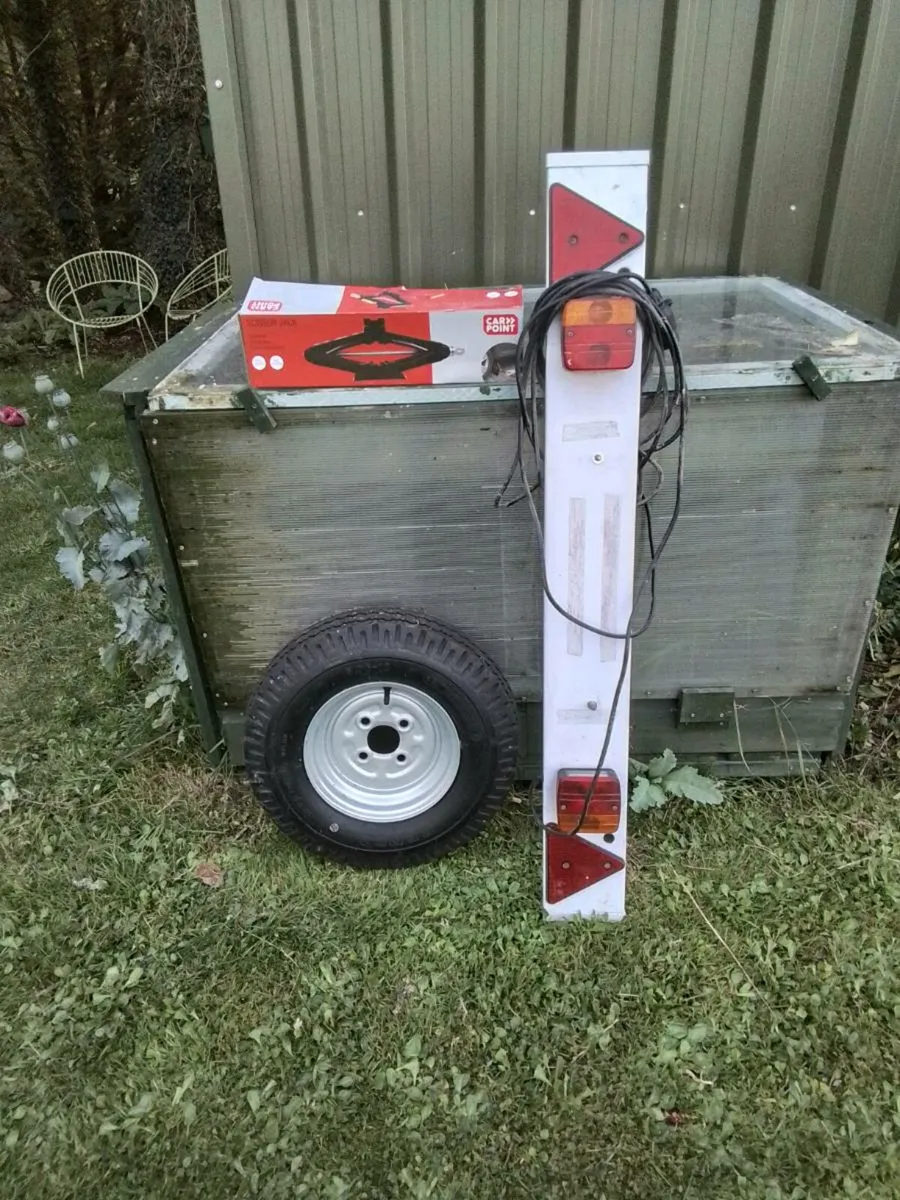 Trailer wheel, Trailer Light Board, Scissor Jack - Image 2