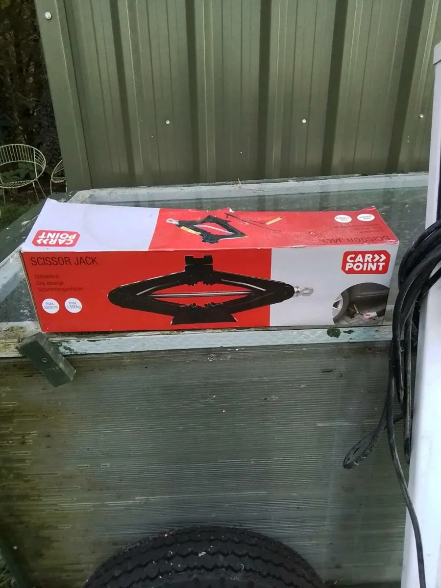 Trailer wheel, Trailer Light Board, Scissor Jack - Image 3