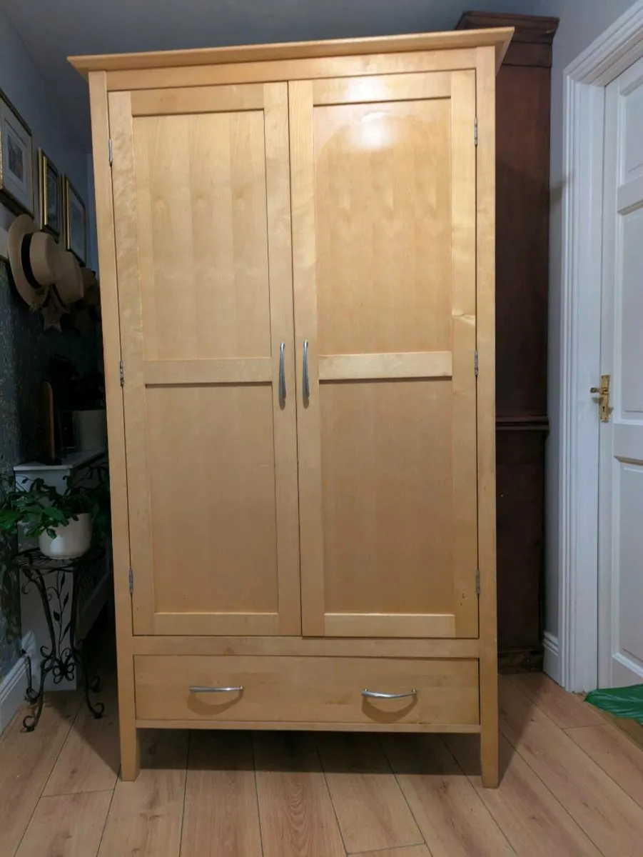Double wardrobe - Image 1