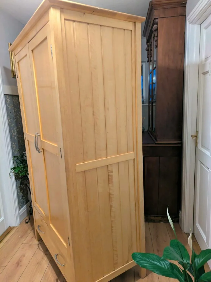 Double wardrobe - Image 2
