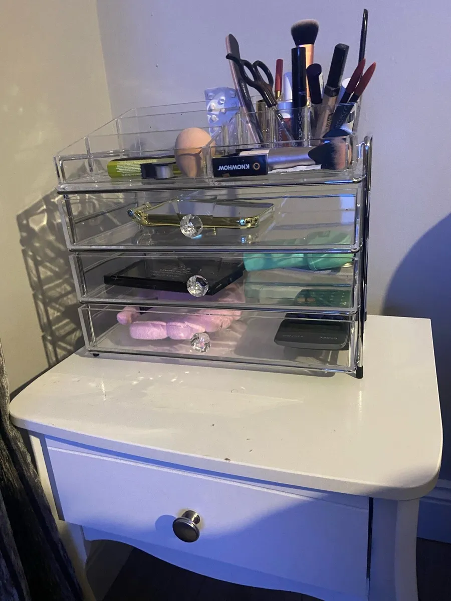 Makeup storage - Image 1