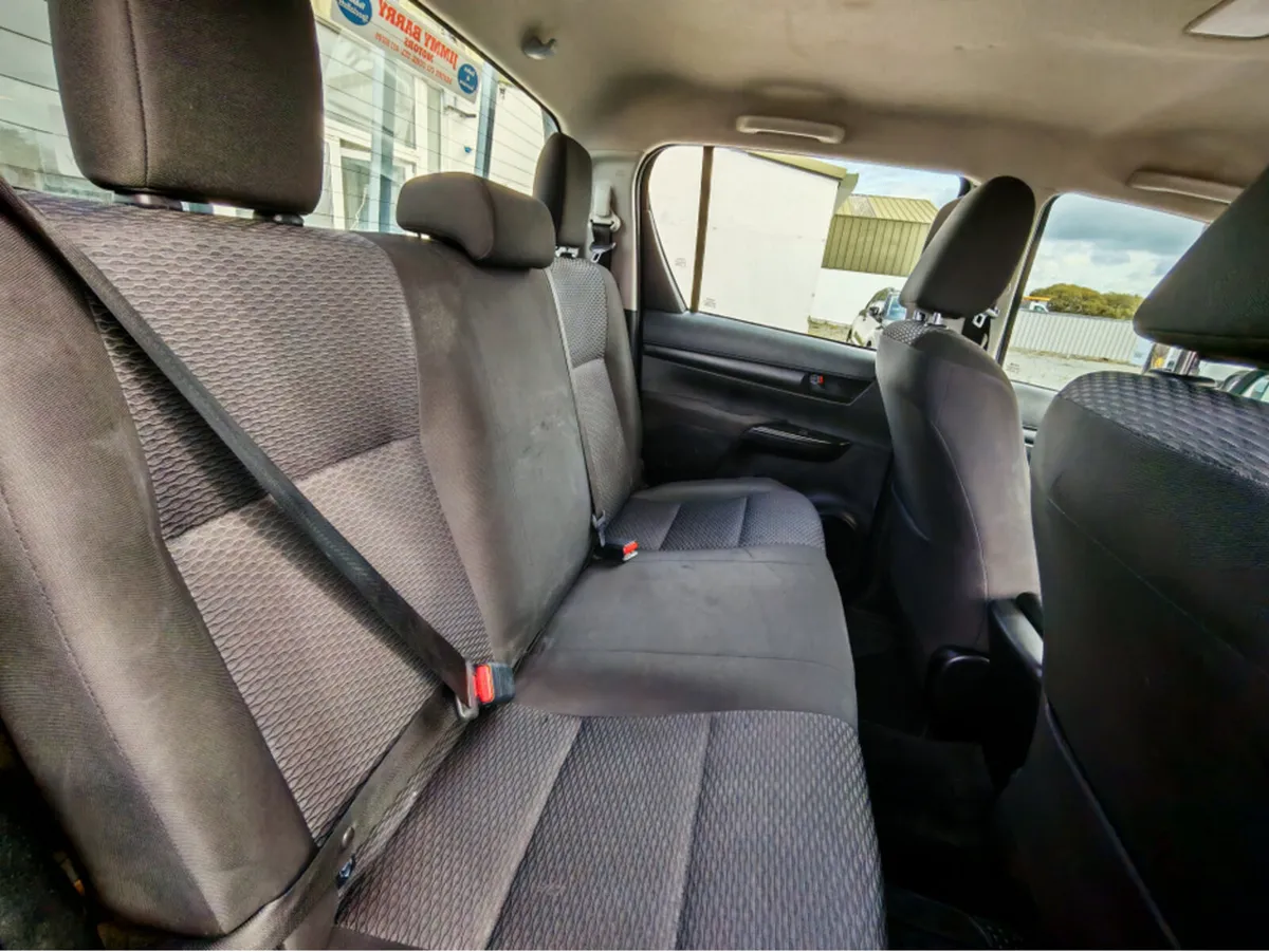 TOYOTA HILUX ACTIVE D-4D 4WD DCB - Image 4