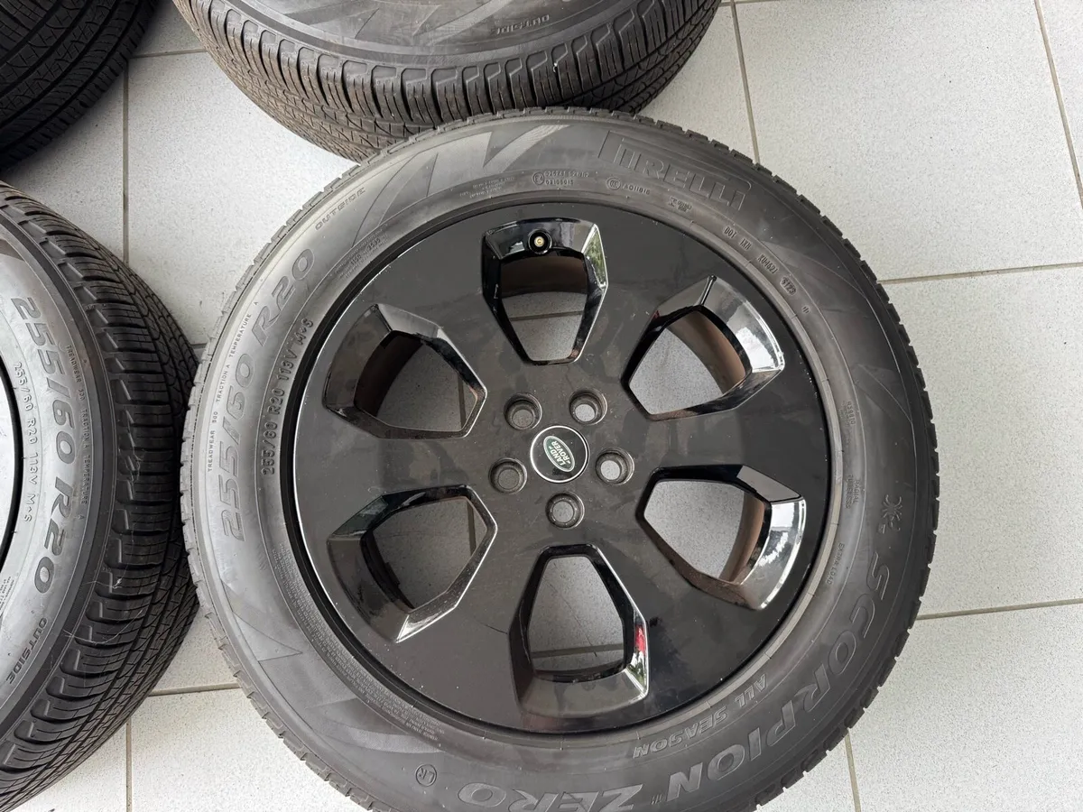 Land Rover Defender Allow Wheels - Image 1