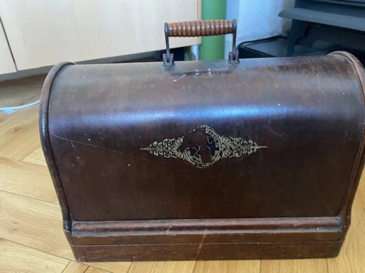 Singer Sewing Machine - Image 1