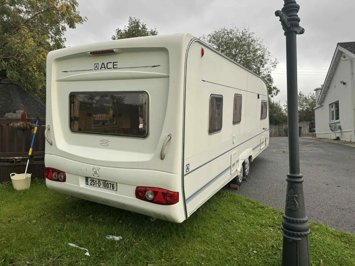 5 birth caravan - Image 3