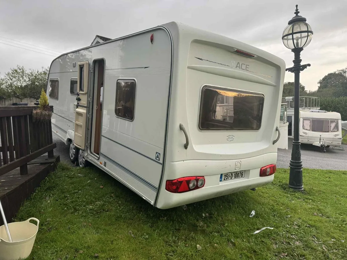 5 birth caravan - Image 4