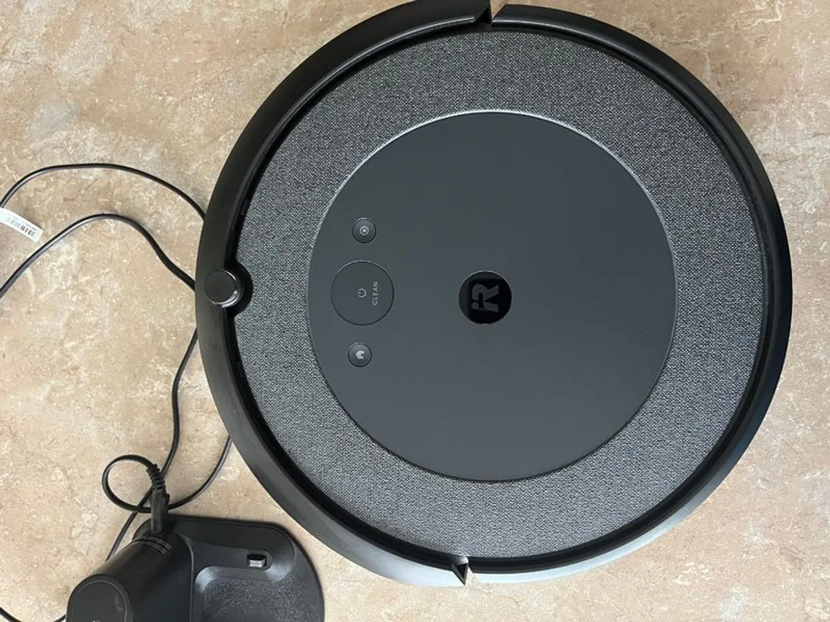 iRobot Roomba i3 Robotic Vacuum cleaner - Image 2