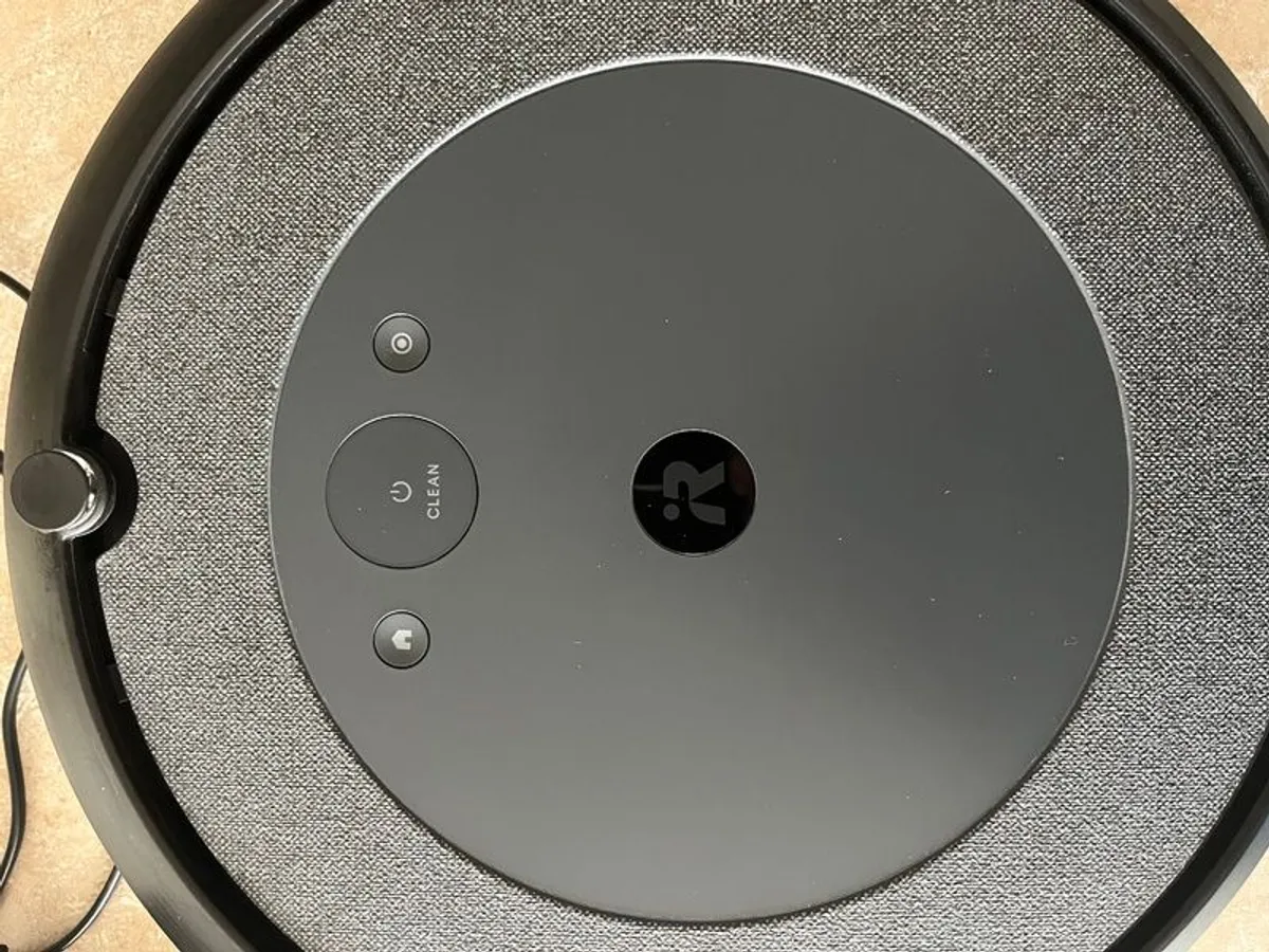 iRobot Roomba i3 Robotic Vacuum cleaner - Image 3