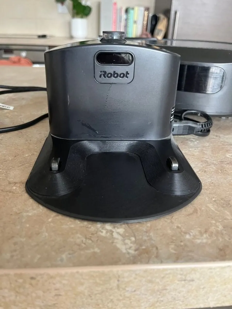 iRobot Roomba i3 Robotic Vacuum cleaner - Image 4
