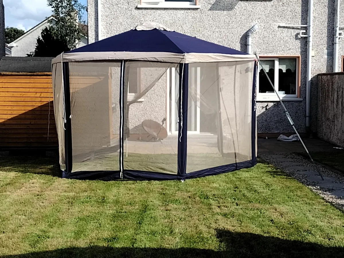 Hexagonal gazebo - Image 1