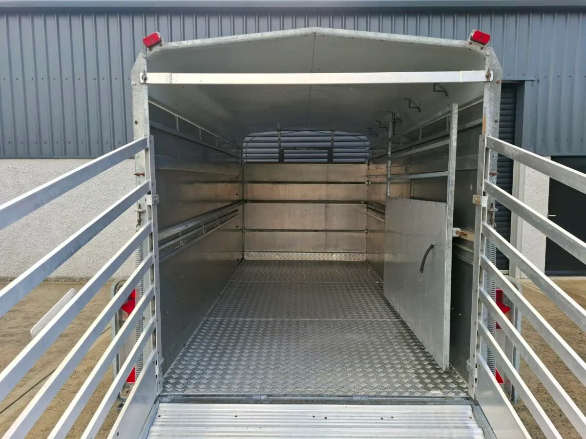 Hudson 12ft x 6ft livestock trailer. LIKE NEW - Image 3