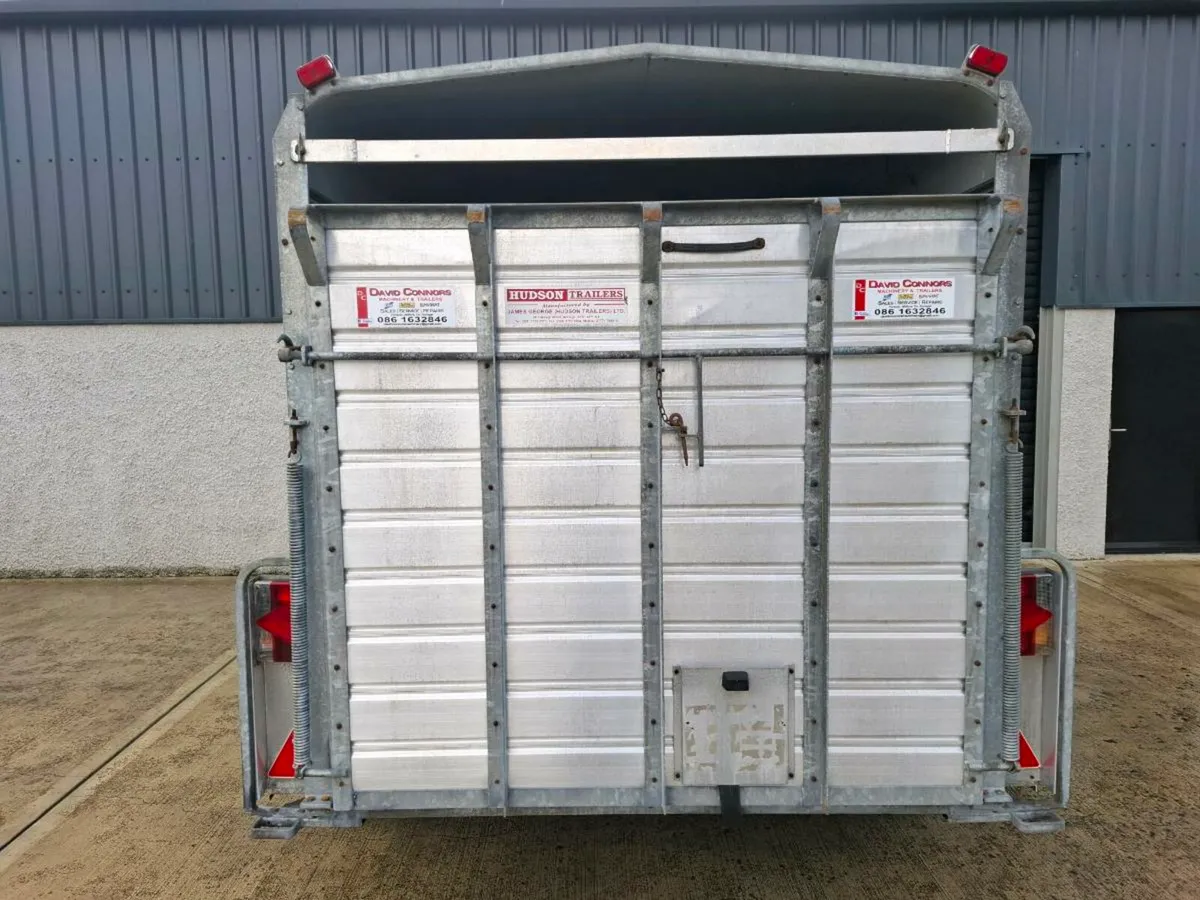 Hudson 12ft x 6ft livestock trailer. LIKE NEW - Image 4