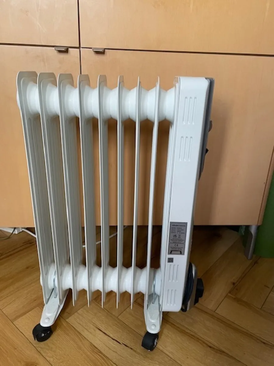 Small Oil Filled Radiator 1 year old - Image 3