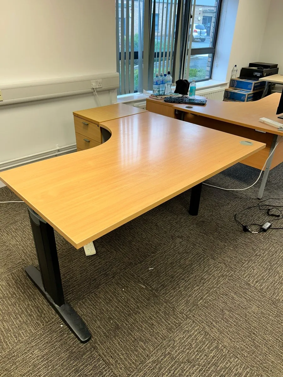 Office desks and chairs - Image 1