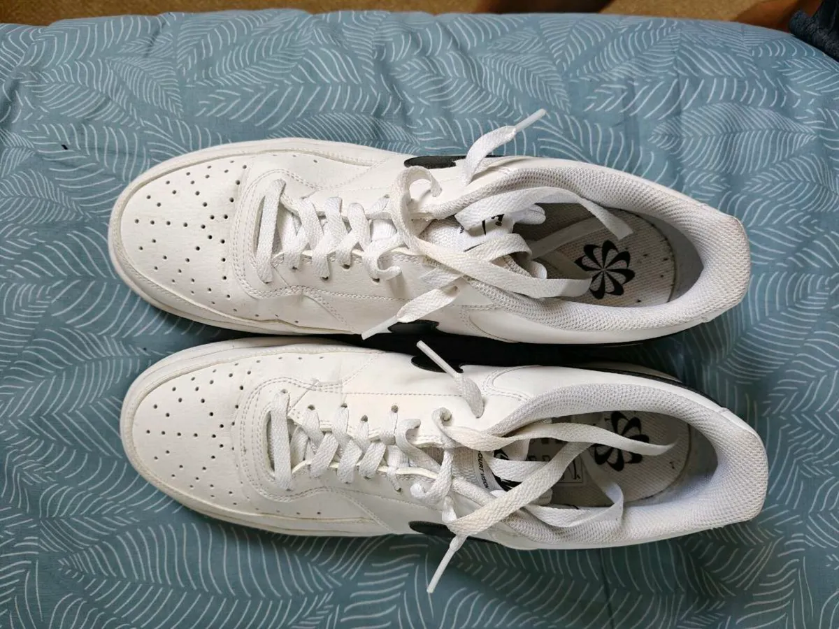 White Nike Flat shoes - Image 2