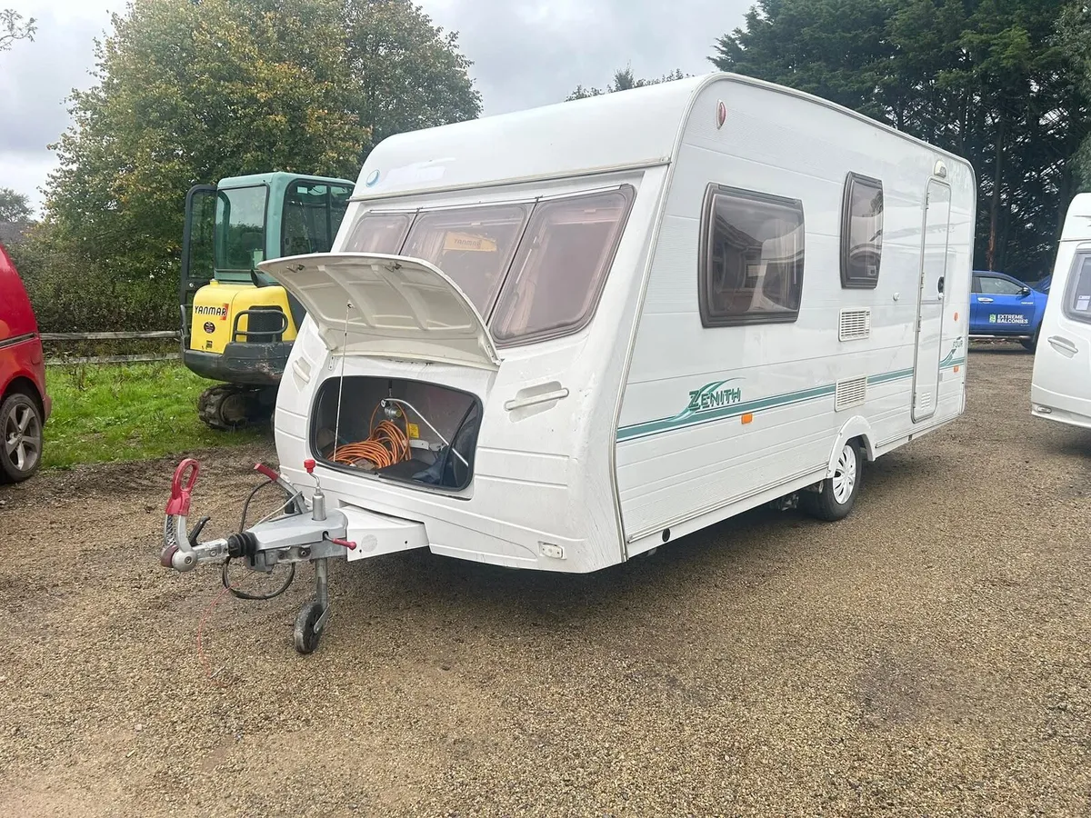 Lunar zenith 4 berth with motor movers - Image 1