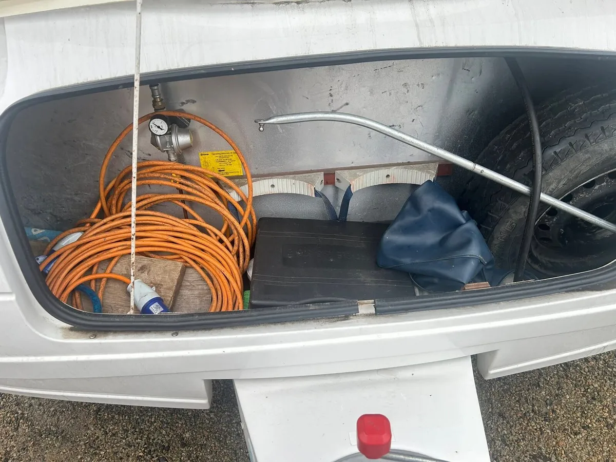 Lunar zenith 4 berth with motor movers - Image 4