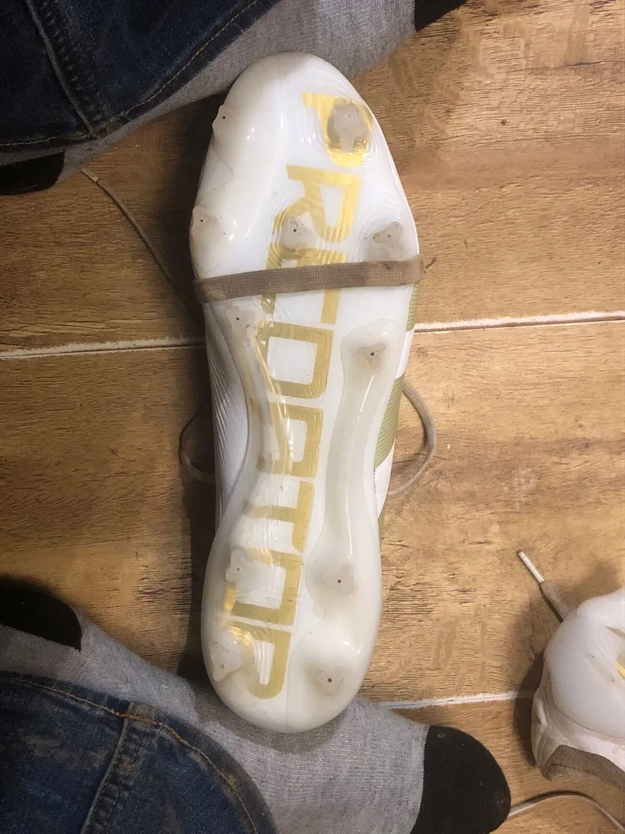 Adidas predator football boots - Image 1