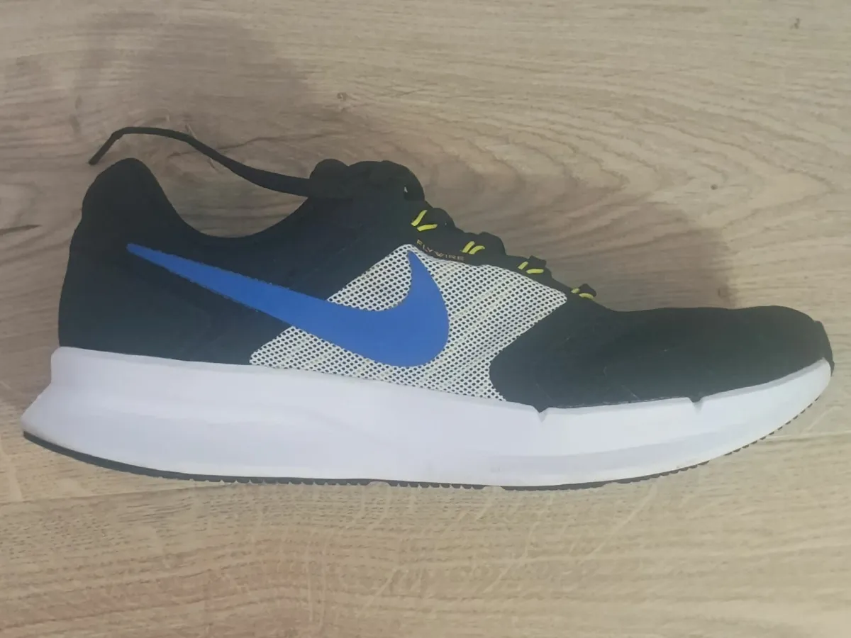 Nike mens runners size 8 basically new - Image 1