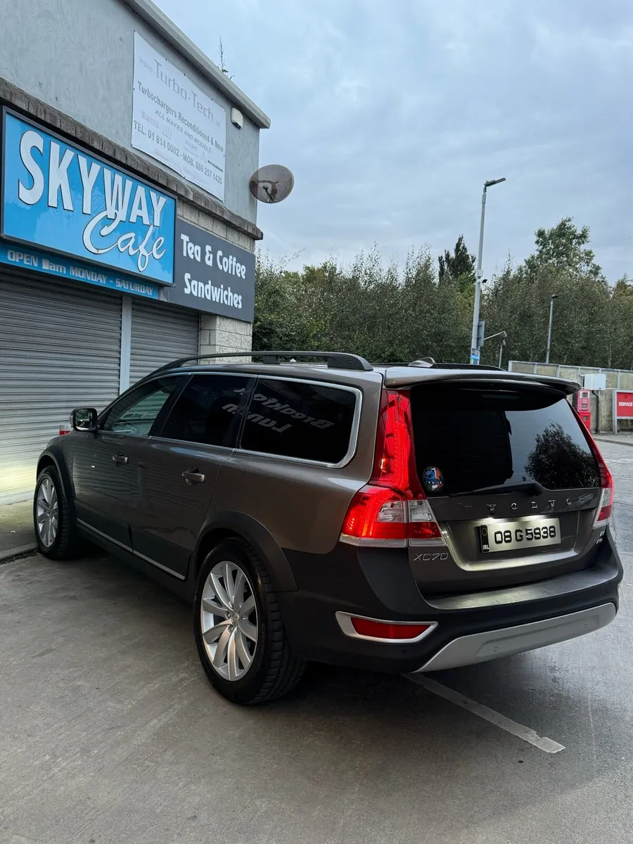 VOLVO XC70 2.4 D5 SE LUX - Image 1