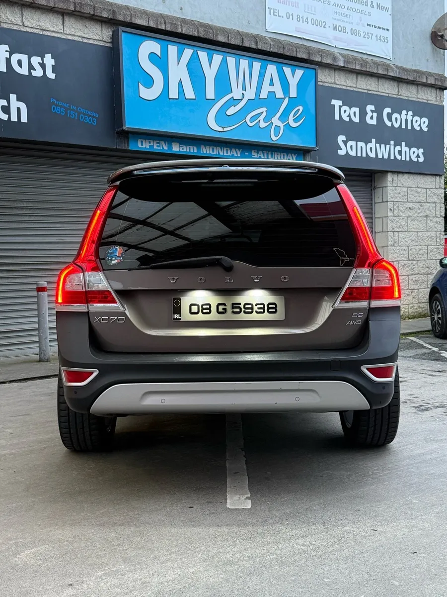 VOLVO XC70 2.4 D5 SE LUX - Image 4