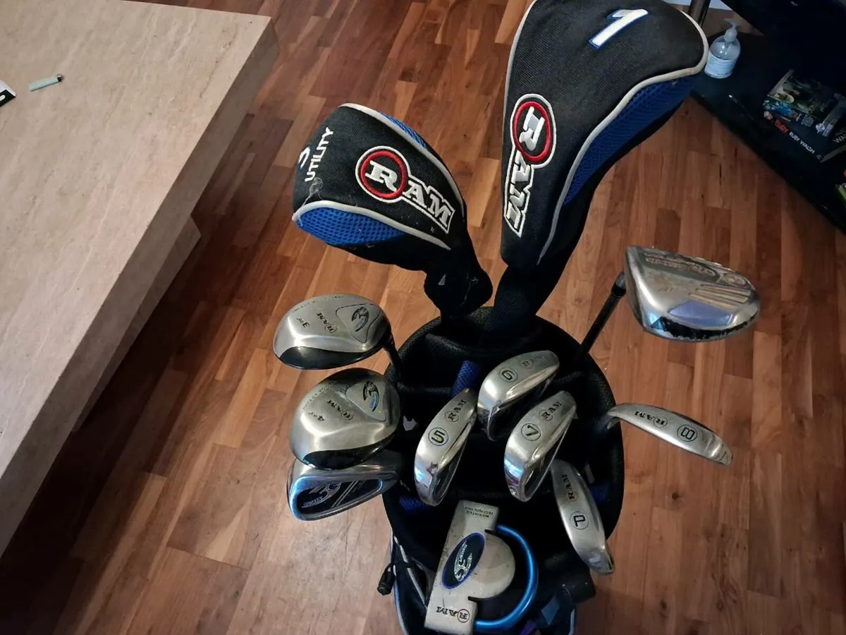 Set of golf clubs - Image 1