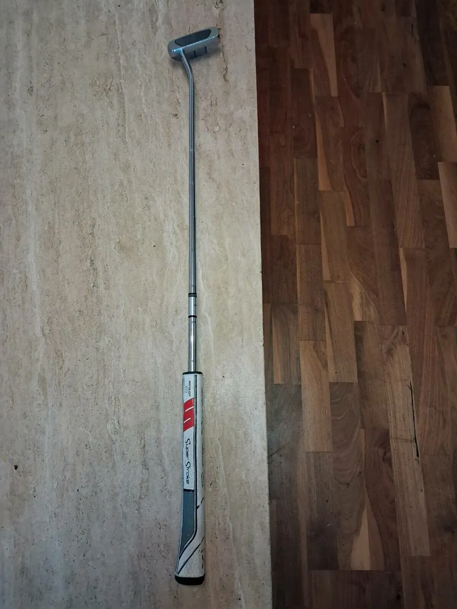 Golf putter - Image 1