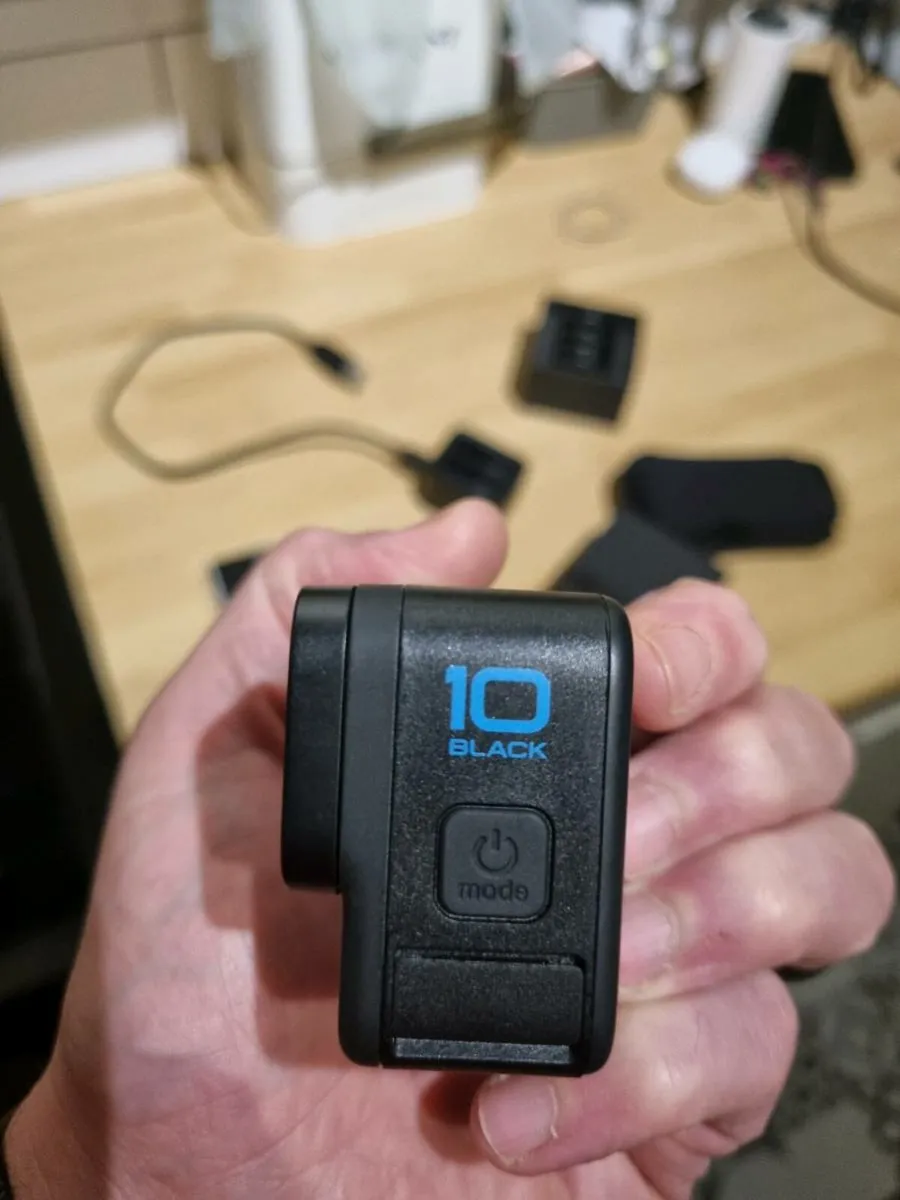 GoPro Hero 10 Black Bundle - Image 3