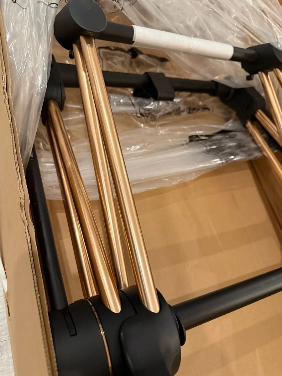 cybex priam rosegold frame - Image 4