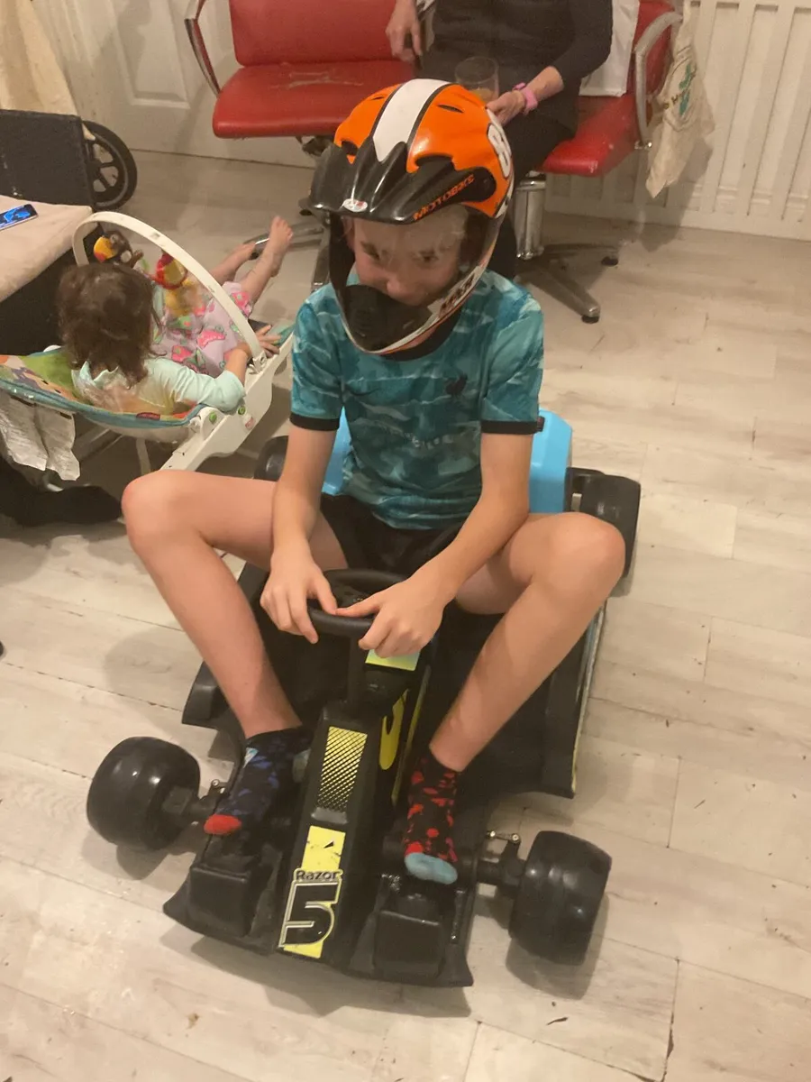Razor 5 ground force elite electric go kart - Image 1