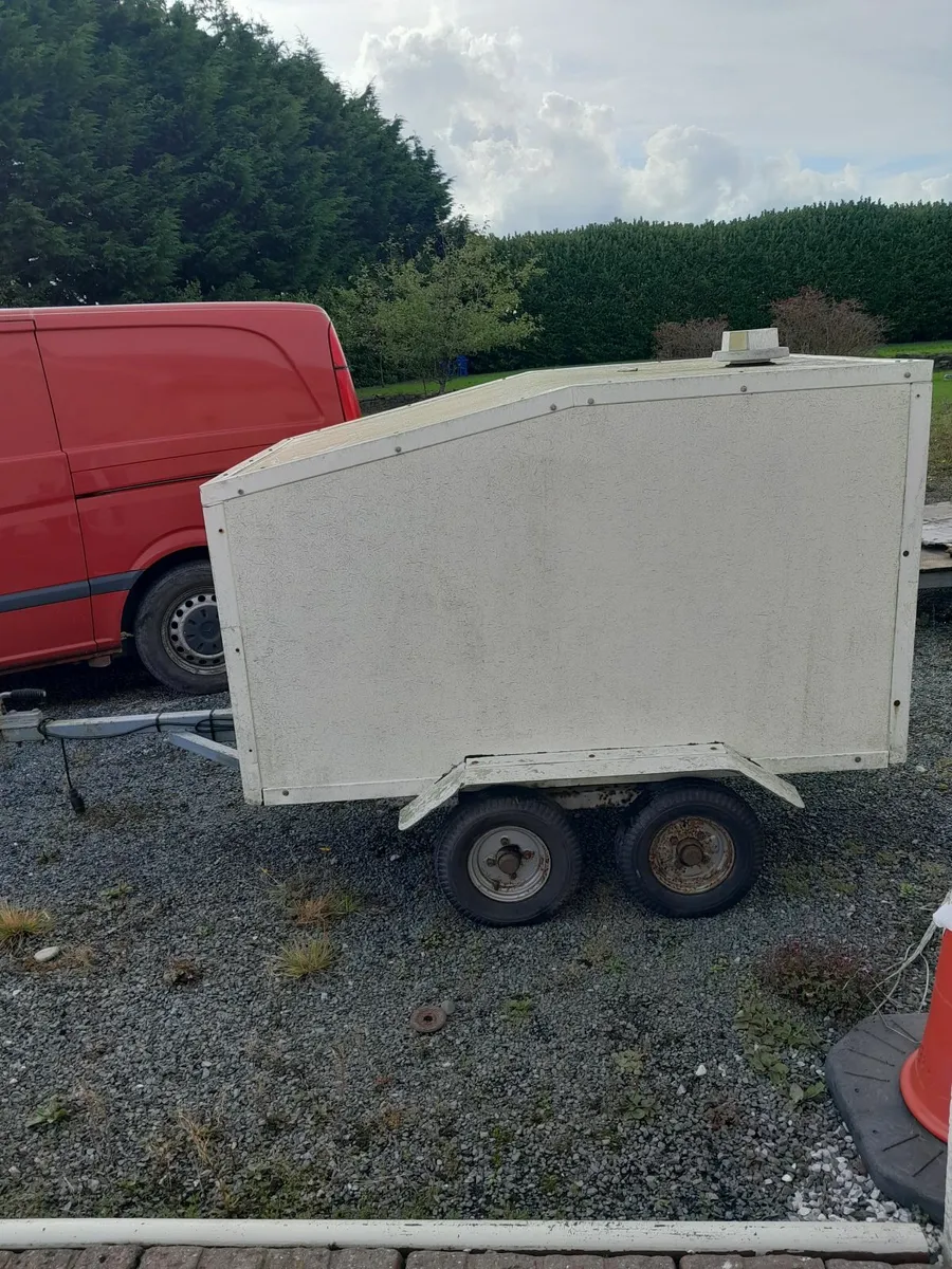 Dog trailers - Image 1