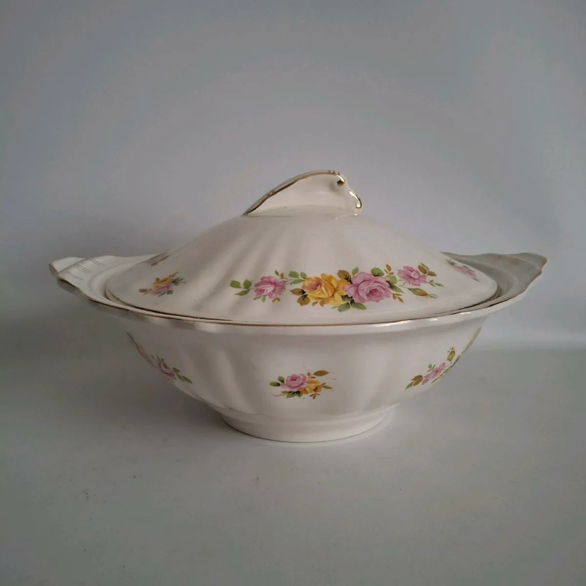 J & G Meakin Lidded Tureen - Image 1